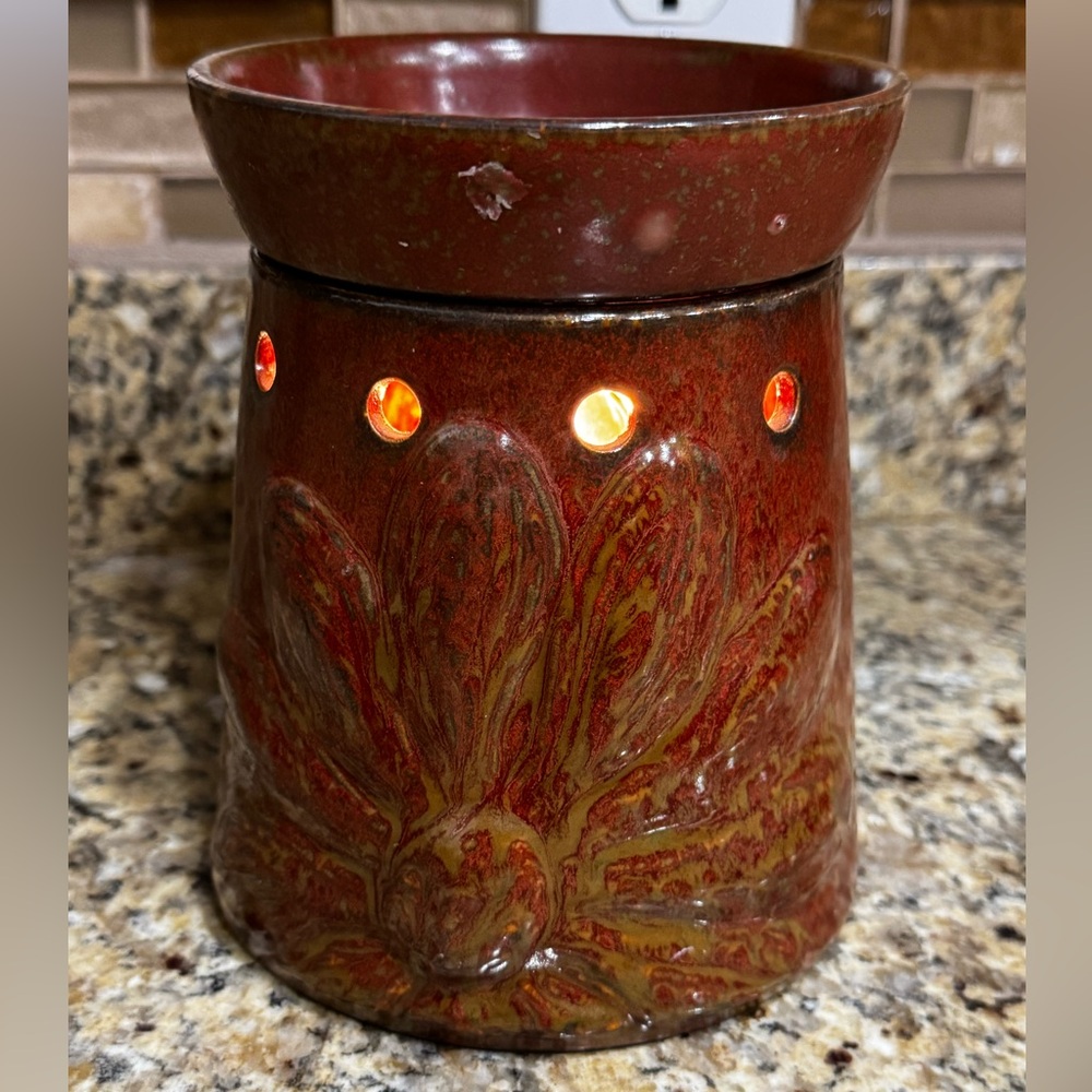 Scentsy BOHO CHIC Full Size Wax Warmer Rust Burgundy color with Goldish Accents